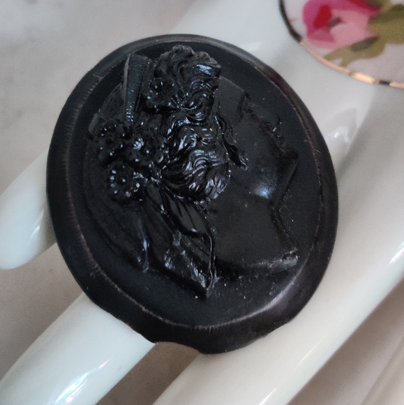 Antique Victorian Whitby Jet Bog Oak Mourning Brooch - Picture 10 of 16